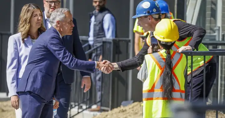Ottawa, Alberta pledge to build 1,460 affordable houses | Globalnews.ca