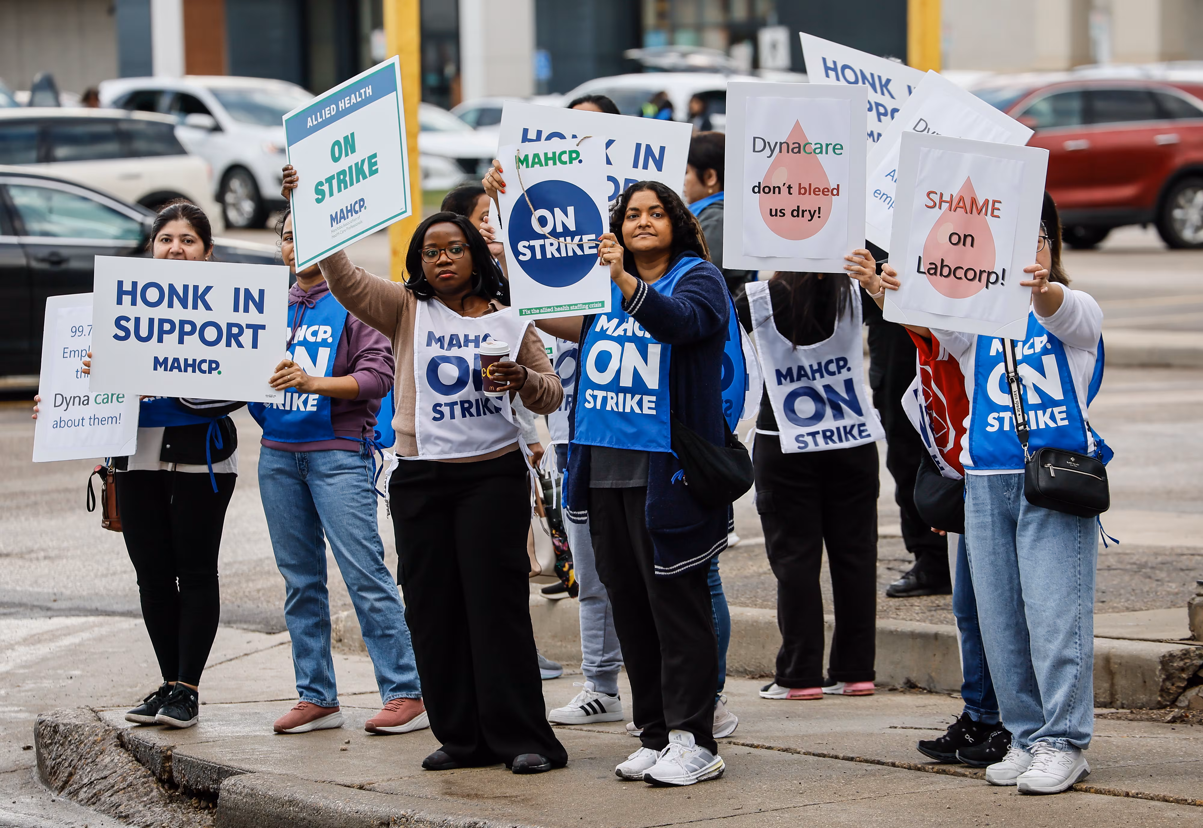 Striking Dynacare workers ordered back to work by Manitoba labour board